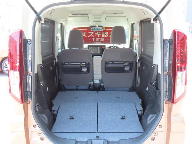 リヤシートも全車消毒済み。シートを倒すとゆったりとした室内空間に★レジャーにショッピングに大活躍！