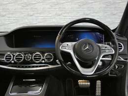 使用感はとても少なくロングボディならではの広々とした室内はブラックナッパレザーシート(ドライビングダイナミックシート・リラクゼーション機能付)