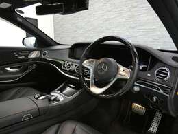 重厚感ある外装色セレナイトグレーにAMGライン専用エクステリア＆プラス専用20インチアルミホイールが迫力有るエクステリアを演出！！