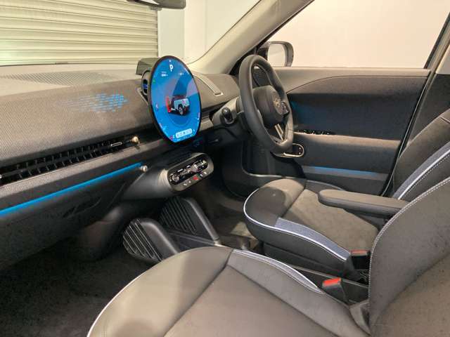 MINIの少し硬めのシートは乗り降りもしやすく、長距離ドライブでも疲れにくいように設計されております！