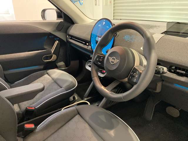 MINIは様々なオリジナルを作ることのできるお車です。専用のシートカバーも作成可能で御座いますので、ご希望の仕様など御座いましたらご相談くださいませ。きっとご希望のシートカバーの作成が可能です。