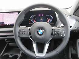 ◆インスツルメントパネルやインテリアトリムなどは、調和しなが洗練された室内を作り上げ、スイッチ類によって、優れた操作性をも実現。ドライバーの視線や動線を考え、人間工学に基づきデザインされています◆