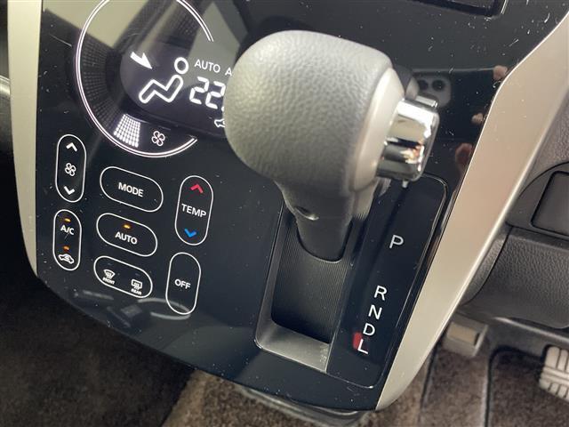 【シフトレバー】シフトも操作しやすく快適なドライブを楽しんでいただけます！