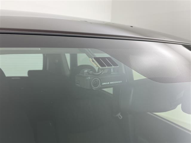 【ドライブレコーダー】映像・音声などの運転中の記録を残します。事故などを起こした起こされた時の証拠になりえますので、もしも時でも安心ですね。