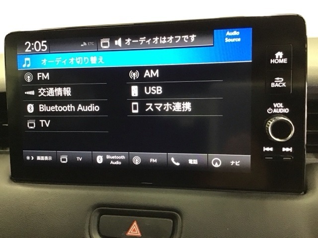 ホンダ純正メモリーナビ搭載なので、遠方へのドライブもお任せ下さい！ステアリング左手側にオーディオ関連のコントロールスイッチを配置しています。操作時は視線を逸らすことなく運転に集中できます