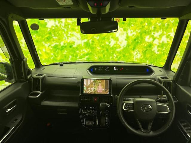 WECARSの展示場では実際に見て、触ってお車をお選びいただけます！知識の豊富な営業スタッフが様々なカーライフをご提案いたします！