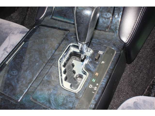 ゲート式シフトでシフトチェンジによる誤作動を防ぐタイプです！運転もしやすいのでお勧めです！お問い合わせは0120-03-1190！