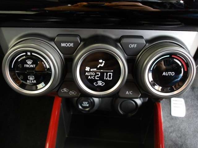 オートエアコンを装着しておりますので車内をお好みの快適な温度に保つことが可能です！