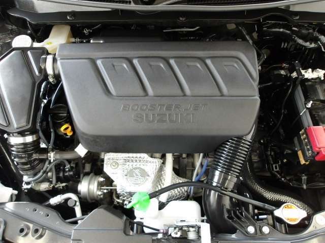 排気量は1400cc！低回転からでも効率良くパワーとトルクを生み出し、低燃費性も兼ね備えた直4直噴ターボエンジン搭載！軽快なドライブフィールをご堪能下さい！