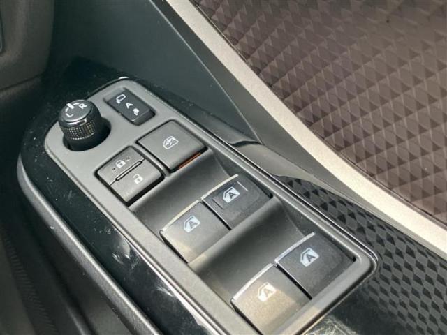 お車に合わせて無料保証以外にも、保証範囲、期間、距離を拡充させた有料保証もご用意しております！中古車の購入が初めてで不安・・・というお客様もご安心ください！