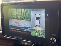 【パノラミックビューモニター】専用のカメラにより、上から見下ろしたような視点で360度クルマの周囲を確認することができます☆死角部分も確認しやすく、狭い場所での切り返しや駐車もスムーズに行えます。