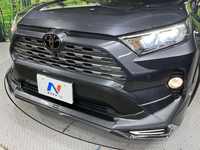 【モデリスタエアロ】人気のモデリスタエアロを装着！クルマの外観がよりスタイリッシュになり、街中で存在感あふれる1台に♪将来買い替える時にもリセールに影響しやすく、価値ある人気の装備です！