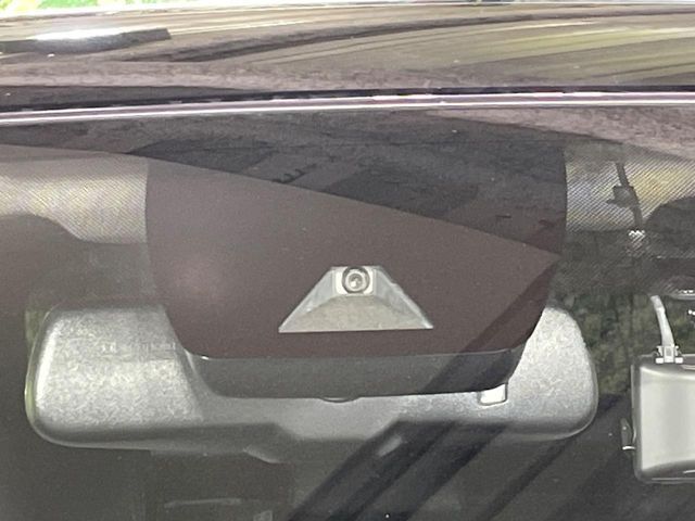 【トヨタセーフティセンス】走行中に前方の車両等を認識し、衝突しそうな時は警報とブレーキで衝突回避と被害軽減をアシスト。より安全にドライブをお楽しみいただけます。