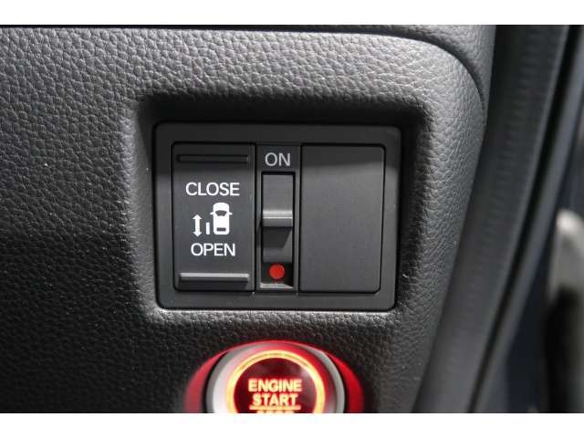 ◆◆片側電動スライドドア！！荷物で手が塞がる時など簡単にドアの開閉が出来ます！何より力いらずで開閉OK！女性やお年寄りにも優しい♪電動機能はOFFにもできますから元気なお子様の駆け出しも安心！