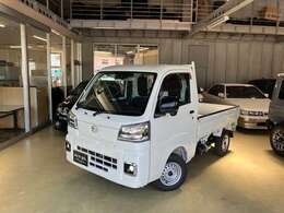 膨大にある車両の中で自社の車両をご覧頂き誠にありがとうございます。現車を確認できない遠方のお客様もご安心下さい。車両の程度や状態、気になる個所などお問い合わせ頂けましたらどんな事でもお答え致します。