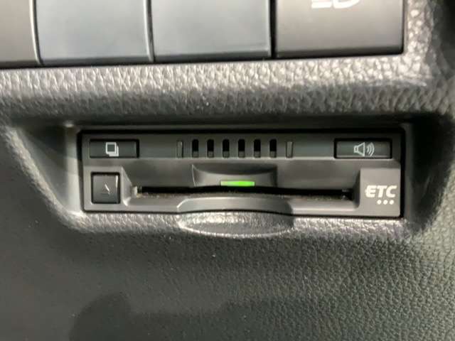 いまや快適なカーライフに欠かせないETCが付いています。