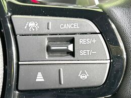 【アダプティブクルーズコントロール】高速道路での長距離走行が楽に！！自動で速度を保つクルーズコントロールが、衝突軽減システムと連携し、前方の車両を感知して車間を保つように速度調節してくれます！！