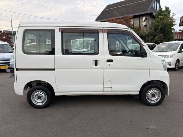 ハイゼットカーゴのハイルーフなので荷物もたくさん積めて使用用途の幅も広がります。