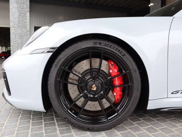 ◆20/21インチ 911Turbo Sホイール/ハイグロスブラック ◆ブレーキキャリパー:ハイグロスブラック ◆PASM付スポーツサスペンション ◆PTV Plus ◆マーヴェラス低ダストブレーキパッド