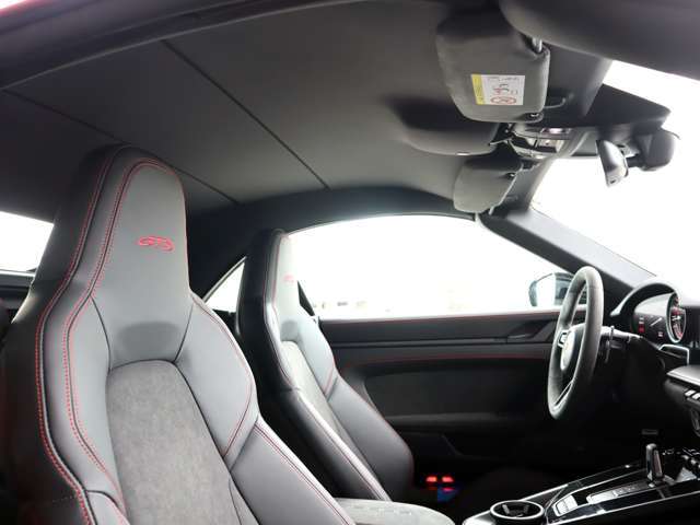 ◆Race-Tex サンバイザー/PORSCHEロゴ付ストレージリッド ◆カスタムフロアマット ◆アルミニウム製PDKレバー/ペダル＆フットレスト