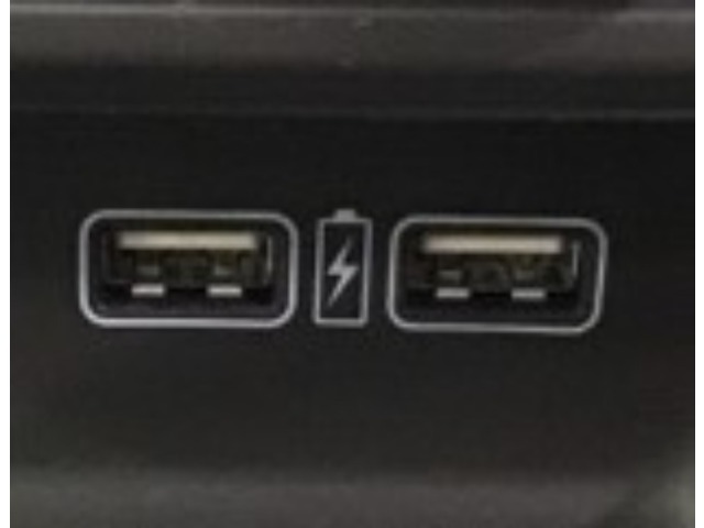 USBチャージャー搭載。スマートフォンなどの充電にとっても便利です