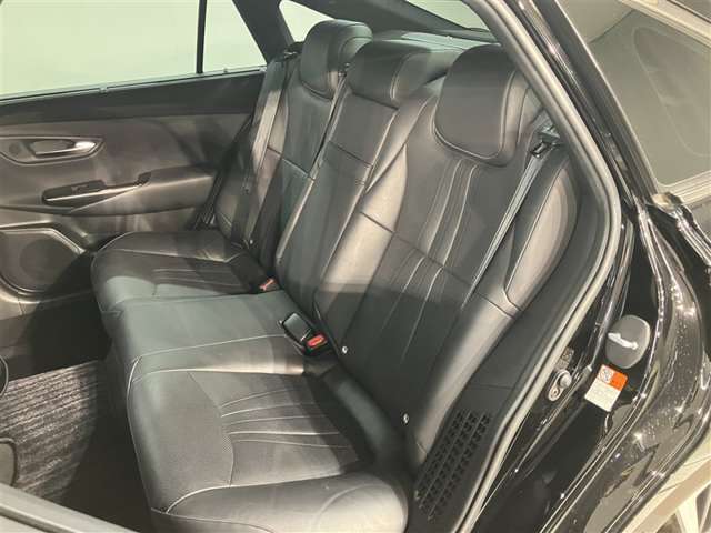 当店ではauも取り扱っております。お車と一緒にau携帯の機種変更も可能です♪また、自動車保険も取り扱っております。車の支払いと自動車保険の支払いをまとめてお支払い可能なプランもあります♪