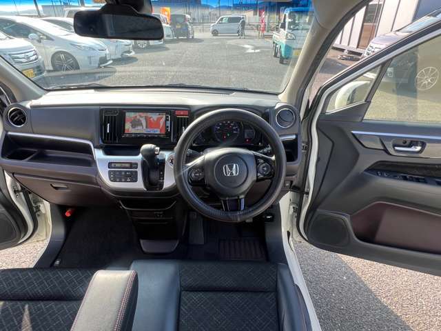 内装や外装も隅々までクリーニングしてからご納車致します♪