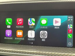 ●Apple　Car　Play：スマホとの有線接続で、ナビ・オーディオ再生などスマホのアプリ機能が画面でも使える便利機能です！