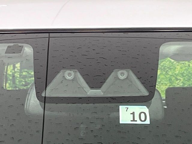 【スマートアシスト】走行中に前方の車両等を認識し、衝突しそうな時は警報とブレーキで衝突回避と被害軽減をアシスト。より安全にドライブをお楽しみいただけます。
