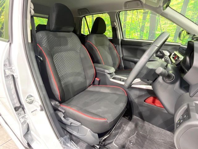運転席シート廻りは使用感も少なく、良好な状態となっています。丁寧に使われていたことがよくわかりますね。