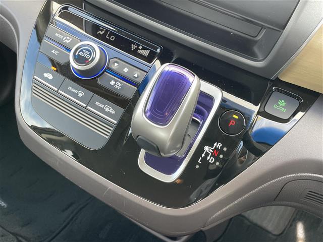 【シフトレバー】シフトも操作しやすく快適なドライブを楽しんでいただけます！