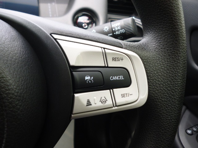 Honda SENSING搭載。ドライバーの不安や困りごとを少しでも減らすために、安全運転支援機能でさまざまなシーンでの運転をサポートします。