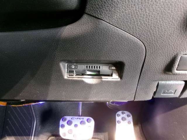 ETC車載器付きです。高速道路の料金所もスムーズに通過できます。