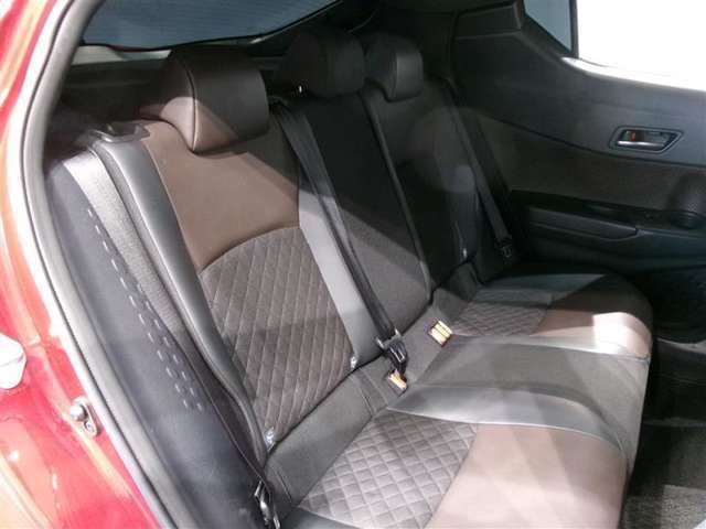 ゆとりある広々とした車内空間は、ドライブを始め買い物やレジャーなど、幅広く活躍します。一人でもみんなとでもお出かけを楽しみましょう！