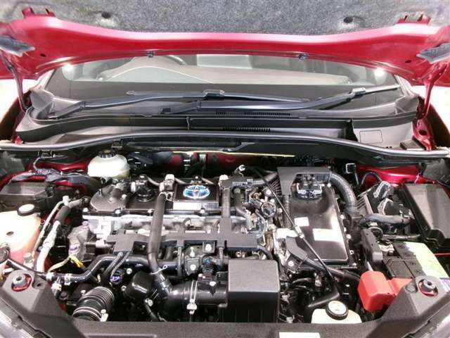 1800ccガソリンエンジン＋モーターのハイブリッドです。