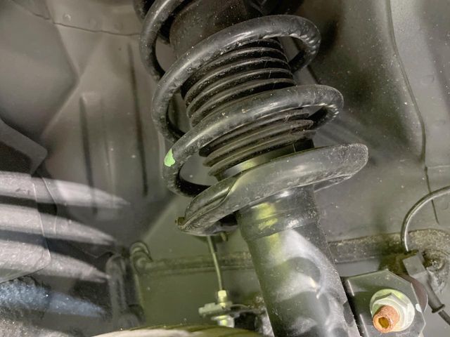 お車を安心してお乗りいただく為には、足回りの定期点検が欠かせません。サービスサポート（有償保証）では無料点検もご提供しており、安心のカーライフをお過ごしいただけるサポート体制が整っています。