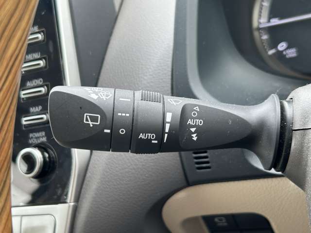【運転席操作部】快適なドライブを楽しむための機能が装備されています！運転席から触れるので、使いやすいです！除菌プランいれていただくと、さらに清潔で安心していただけます！