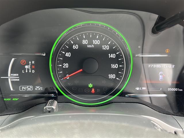 こちらに掲載されている車両以外にも展示車両は多数ございます。色違い、グレード違い、多少ご希望に添えない場合も一度ご連絡いただければと思います。すぐにご希望の車両をお探しいたします。
