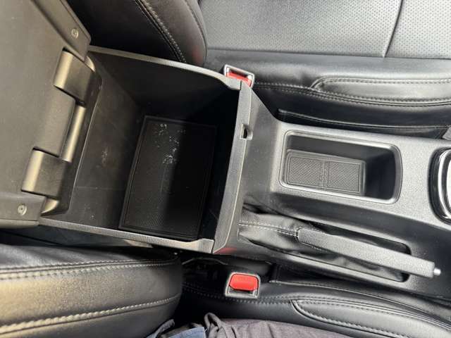運転席コンソール