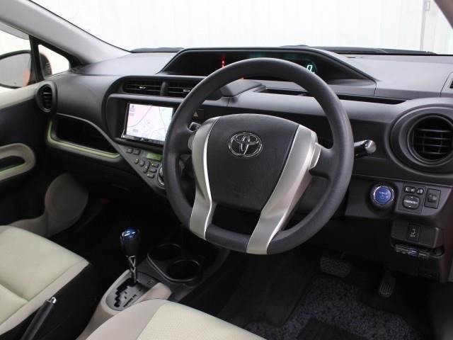 運転中の視線移動を最小限に抑える位置にメーター表示を配置。しかも、角度や距離を最適化することで視認性を高めています。さらに、より焦点を合わせやすい遠視点メーターを採用しています。