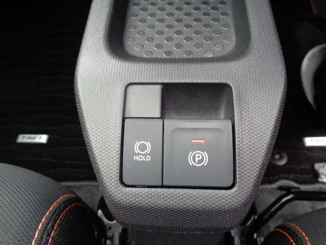 良質車を豊富に取り揃え 、 展示車には状態表、事故・修復歴を表示。
