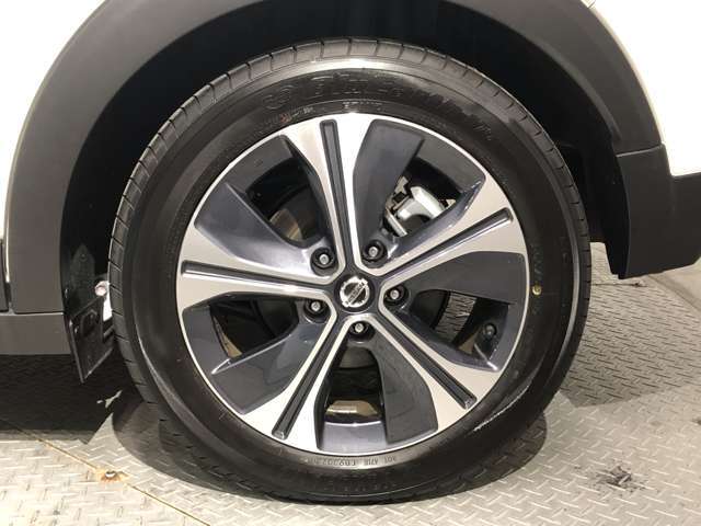 タイヤサイズは205/55R17です☆