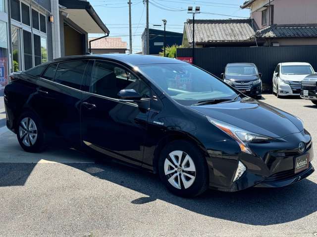 自社整備工場完備。御納車後のオイル交換もお値打ちで好評いただいてます。あわせて点検、メンテナンスもお任せください。