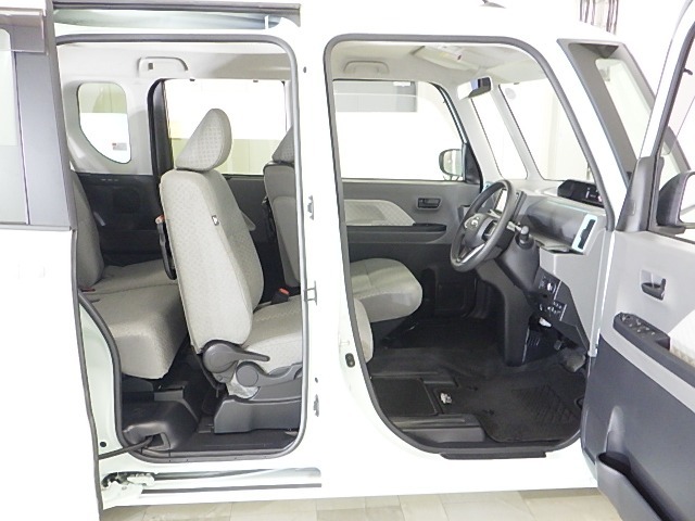 【運転席ロングスライド装備車】