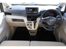 前席全体　目線も高く広い視界で安心して運転することができますね！