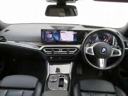 ◆インスツルメントパネルやインテリアトリムなどは、調和しなが洗練された室内を作り上げ、スイッチ類によって、優れた操作性をも実現。ドライバーの視線や動線を考え、人間工学に基づきデザインされています◆