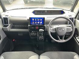 コックピット内の全体像です。運転席・助手席付近の様子を掲載しております♪