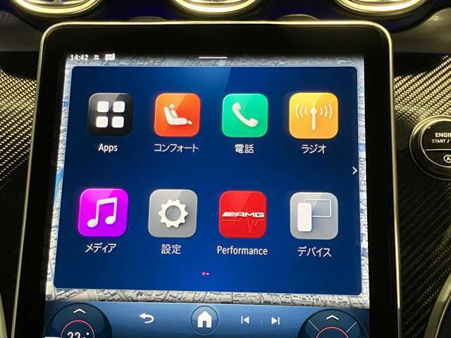 新しくなったセンターコンソールはスマートフォンを操作するような感覚でナビから車両の設定までが可能です。