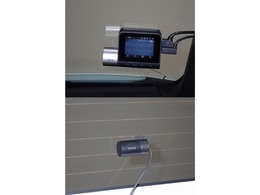 もしもの衝突の時、あなたの走行状態をしっかりと記録するドライブレコーダーも付いているので、万が一の時にも安心です。また前方だけではなく後方も録画するので更に安心感が広がります！