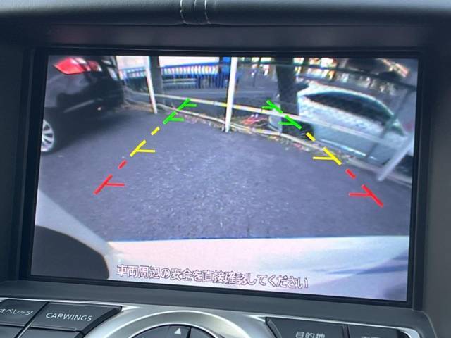 【バックカメラ】駐車時に後方がリアルタイム映像で確認できます。大型商業施設や立体駐車場での駐車時や、夜間のバック時に大活躍！運転スキルに関わらず、今や必須となった装備のひとつです！